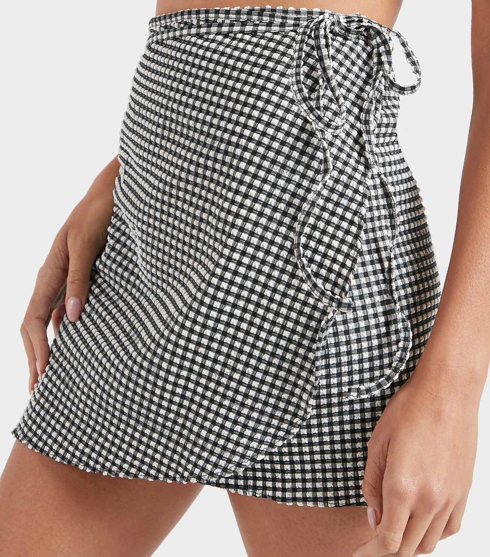 Gingham Seersucker Short Sarong - Black Gingham