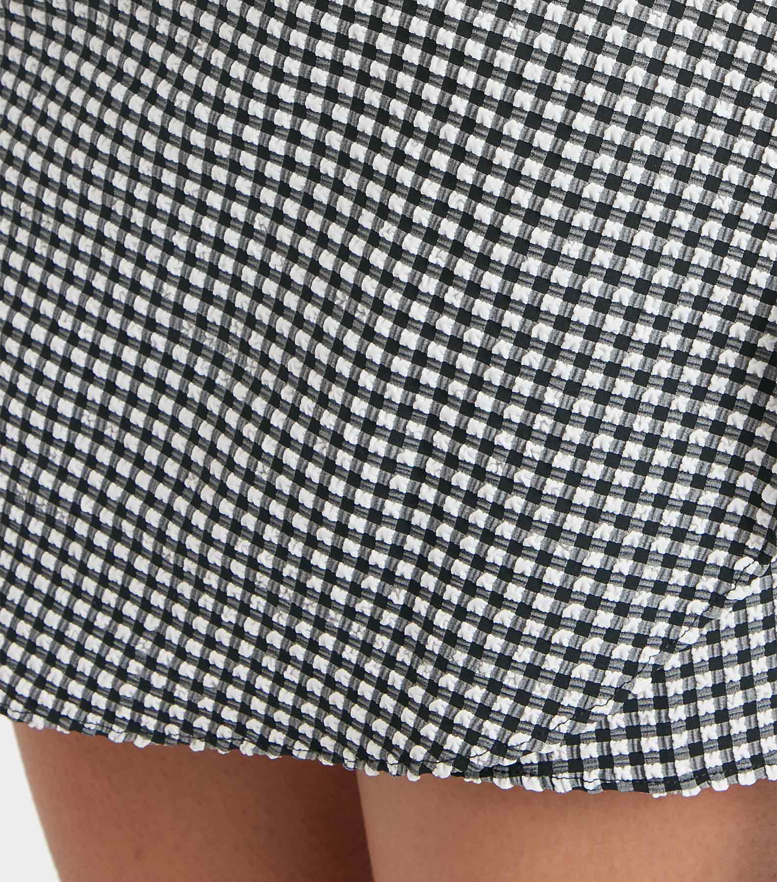 Gingham Seersucker Short Sarong - Black Gingham